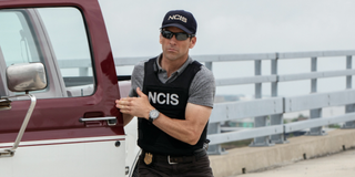 ncis: new orleans lasalle by his truck