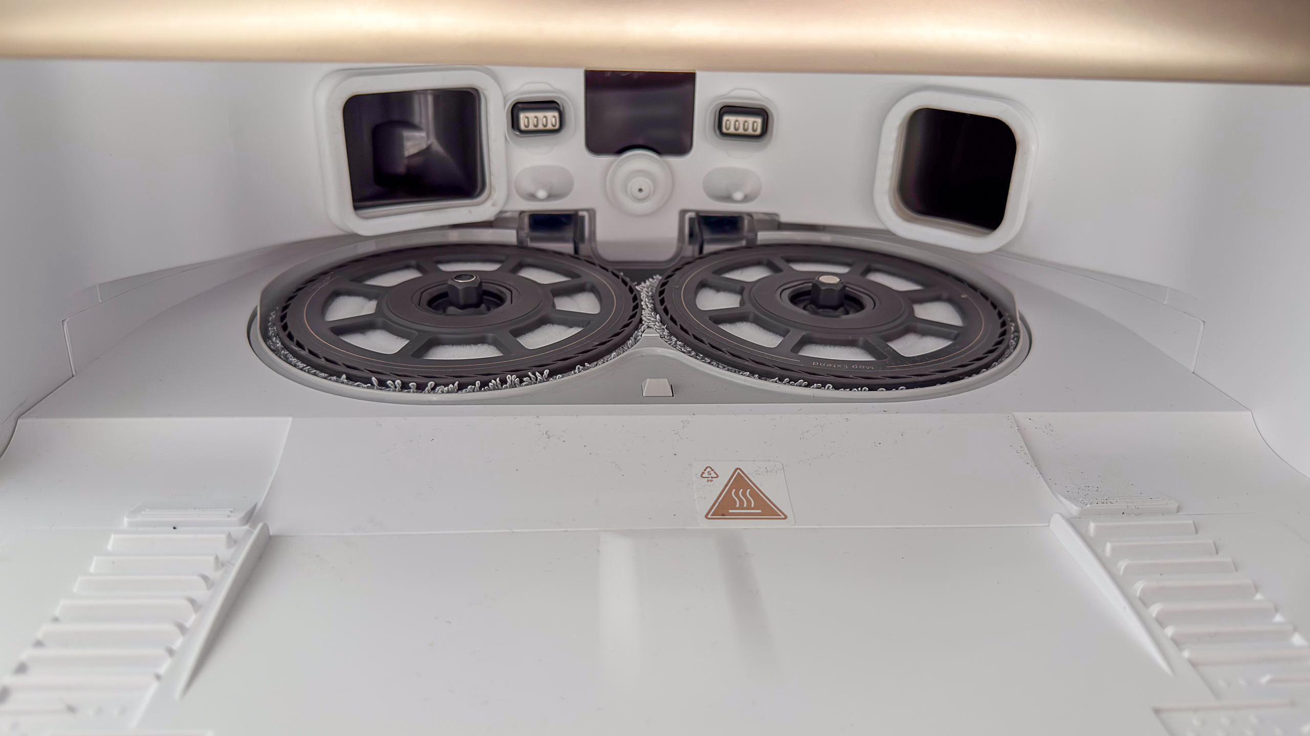Mova V70 Ultra Complete mop pads inside the dock when robot is vacuuming