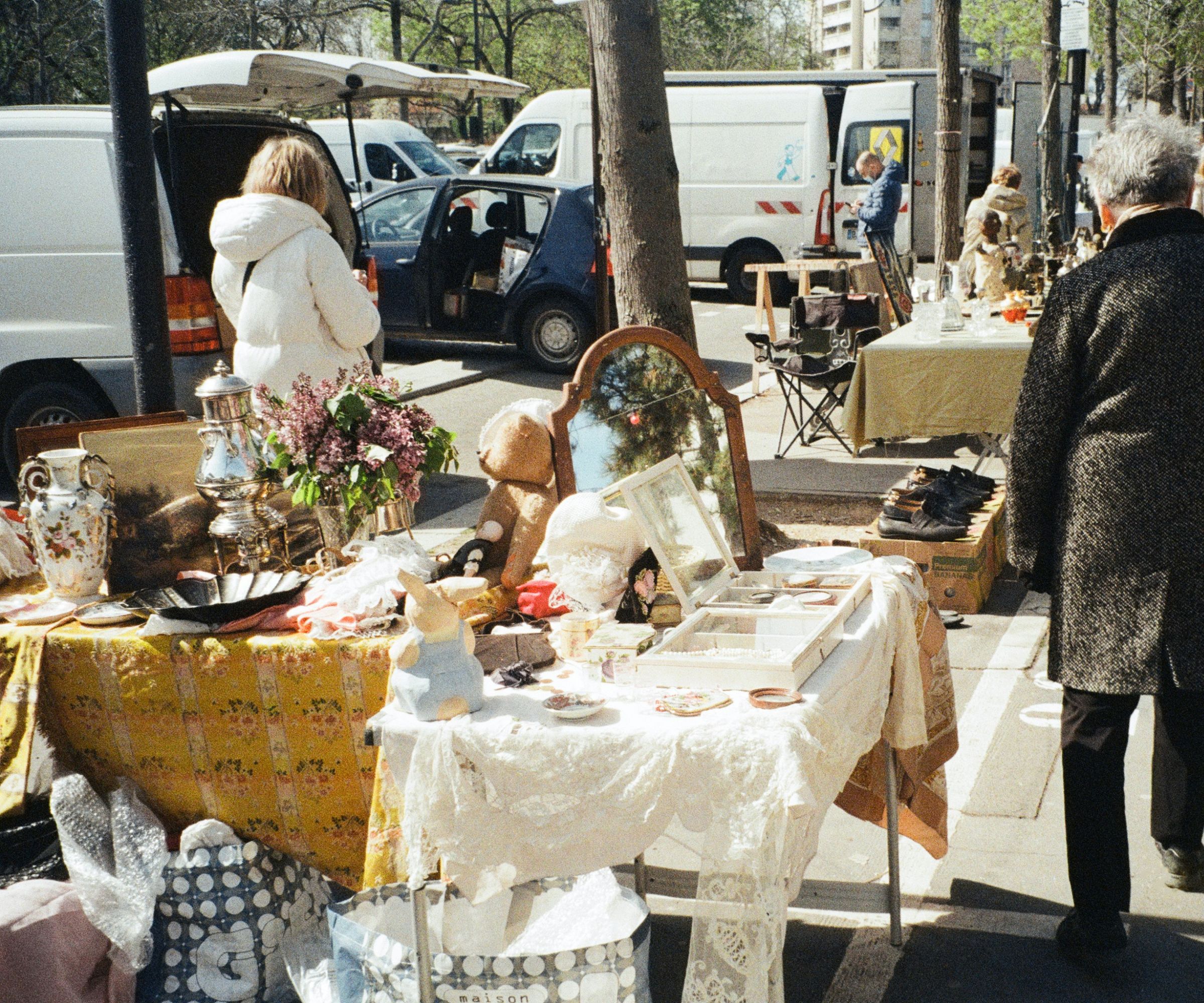 A stall selling antiques and vintage home decor on the streets of Paris