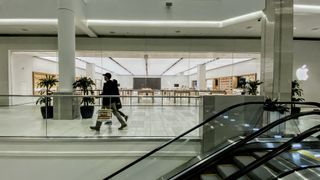 Un Apple Store vide pendant la pandémie