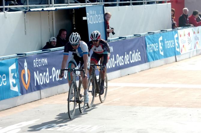 Cancellara tracks Vanmarcke on the Roubaix velodrome