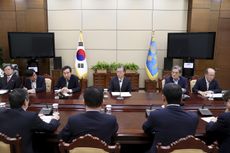 SEOUL, SOUTH KOREA - AUGUST 22: In this handout image provided by South Korean Presidential Blue House, South Korean President Moon Jae-in (C) listens to a report from officials related to th