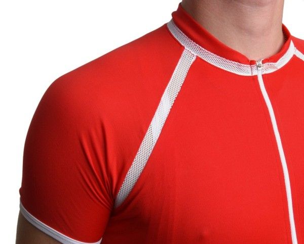 Mesh fabric between the panels for extra ventilation