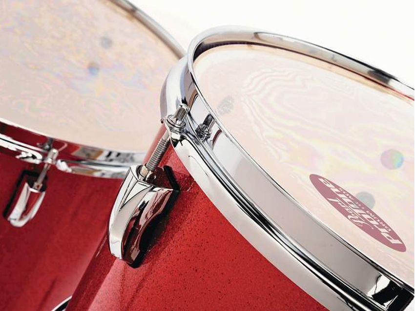 The bridge-type lugs present on both the VSX and VMX drums are modelled on those seen on the Reference series kits