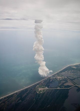Atlantis' Exhaust Plume Extends into the Clouds