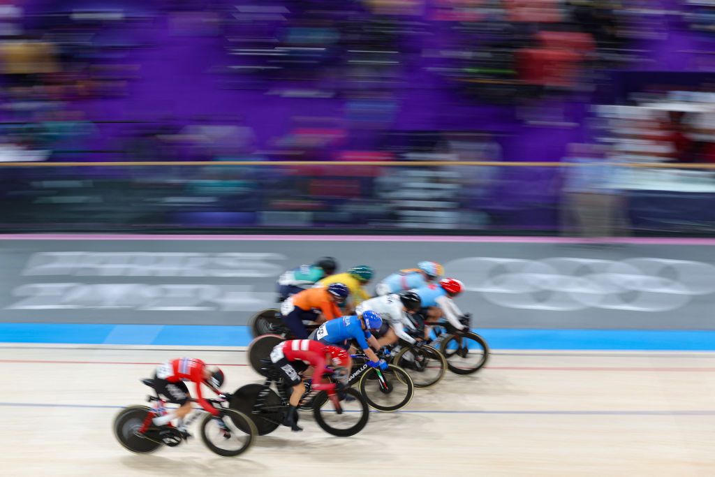 Riders compete in the women's track cycling omnium elimination race of the Paris 2024 Olympic Games at the Saint-Quentin-en-Yvelines National Velodrome in Montigny-le-Bretonneux, south-west of Paris, on August 11, 2024. (Photo by Thomas SAMSON / AFP)