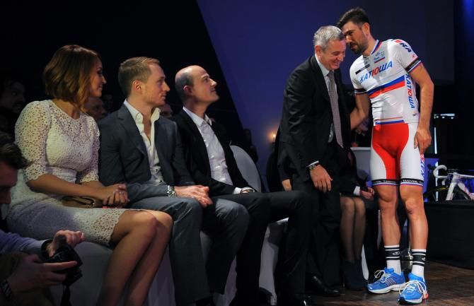 Russian champion Vladimir Isaichev chats with Igor Makarov