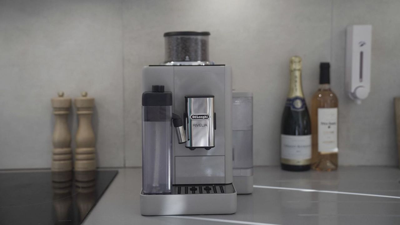 The De'Longhi Rivelia on the worksurface