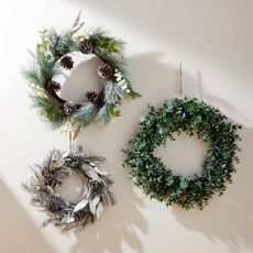 3 Different types of wreaths 
