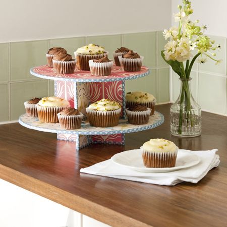 cake stand with cupcakes