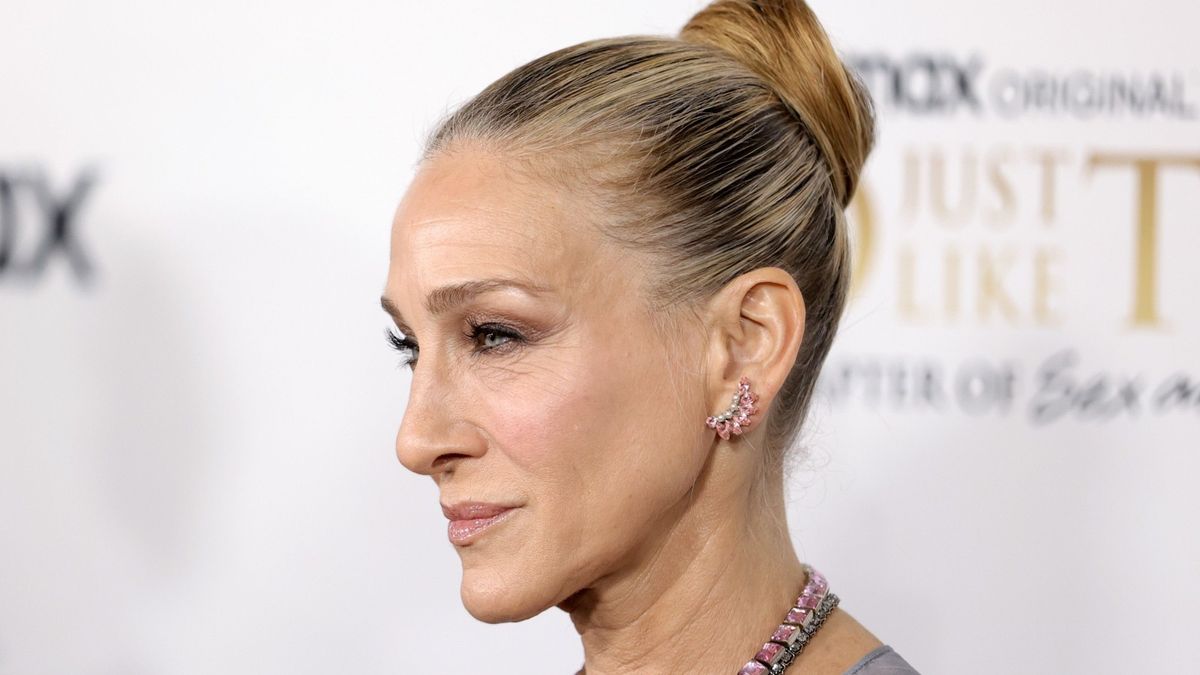 Sarah Jessica Parker tired of gray hair being called brave | Woman & Home