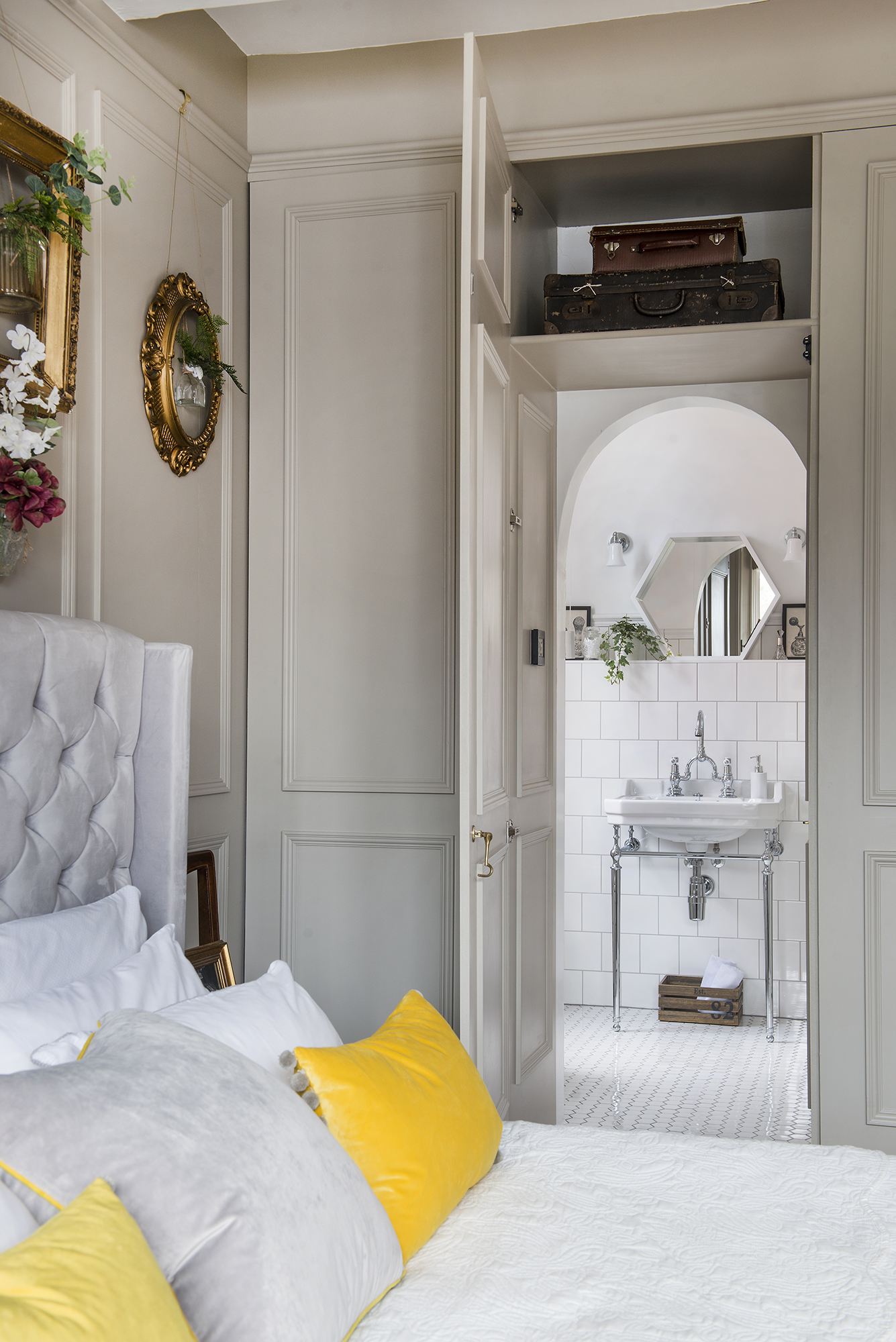 Victorian townhouse renovation ensuite