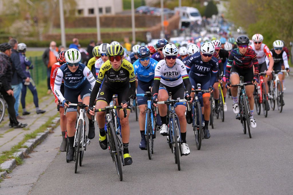 The women's Dwars door Vlaanderen gets underway