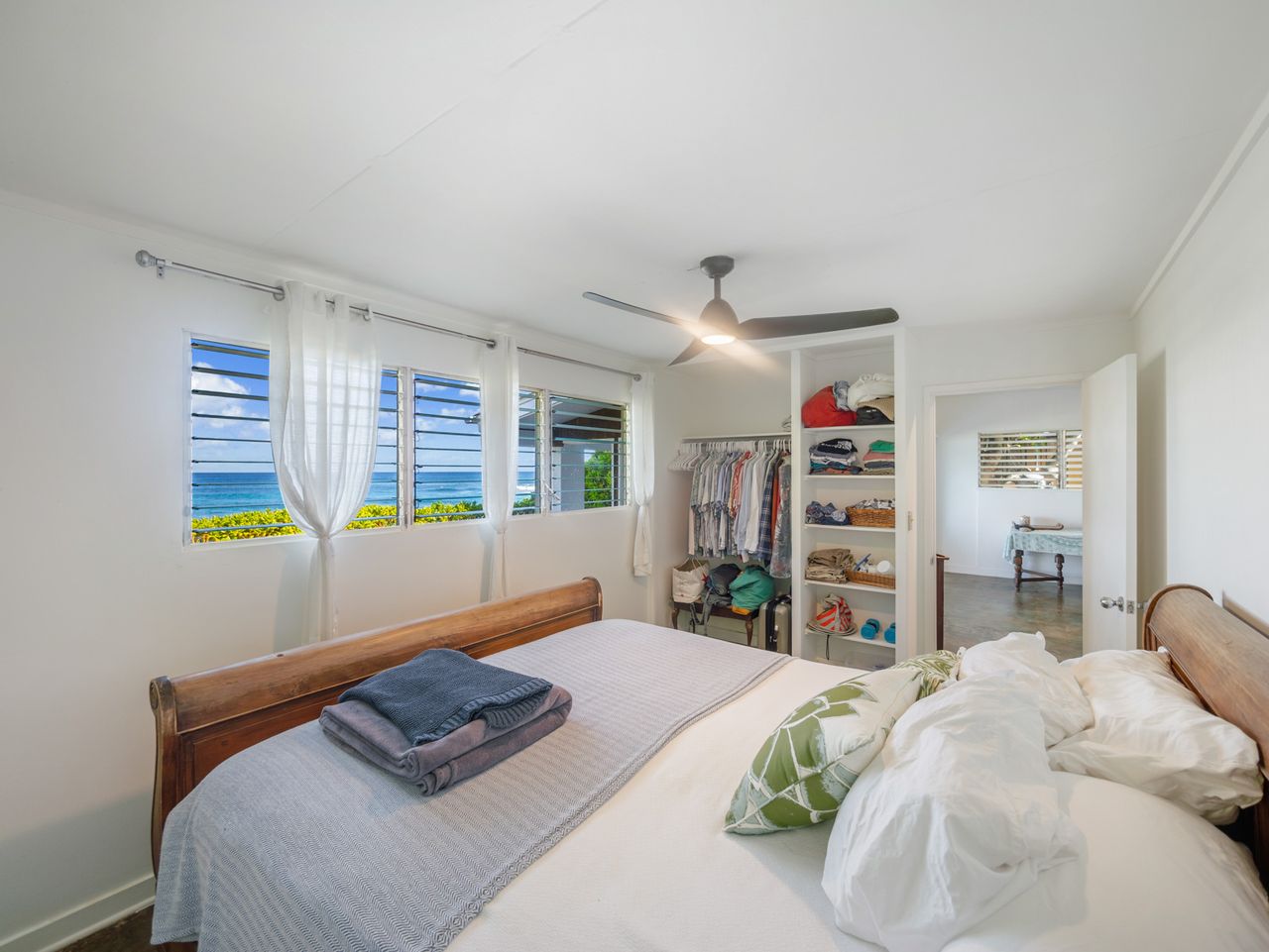 Home for sale in Hawaii on the beach.