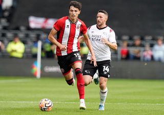 Anel Ahmedhodzic of Sheffield Utd (L) is challenged by Conor Washington of Derby County during the pre-season friendly match between Derby County and Sheffield United at Pride Park on July 29, 2023 in Derby, United Kingdom. (Photo by SportImage/Getty Images)