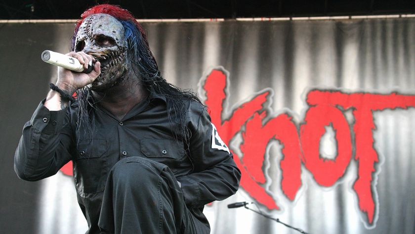 Slipknot singer Corey Taylor performing onstage in 2004