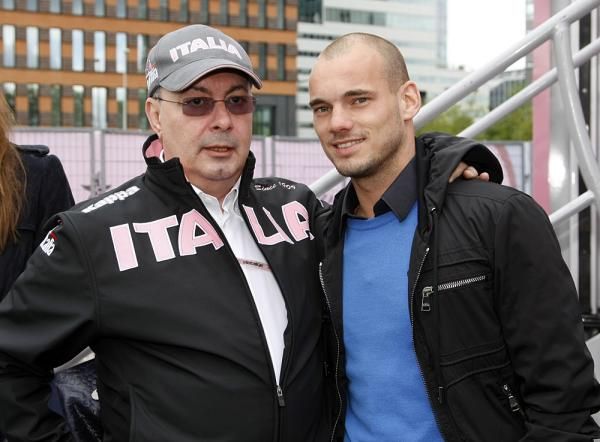 Giro head Angelo Zomegnan with Dutch footballer Wesley Sneijder