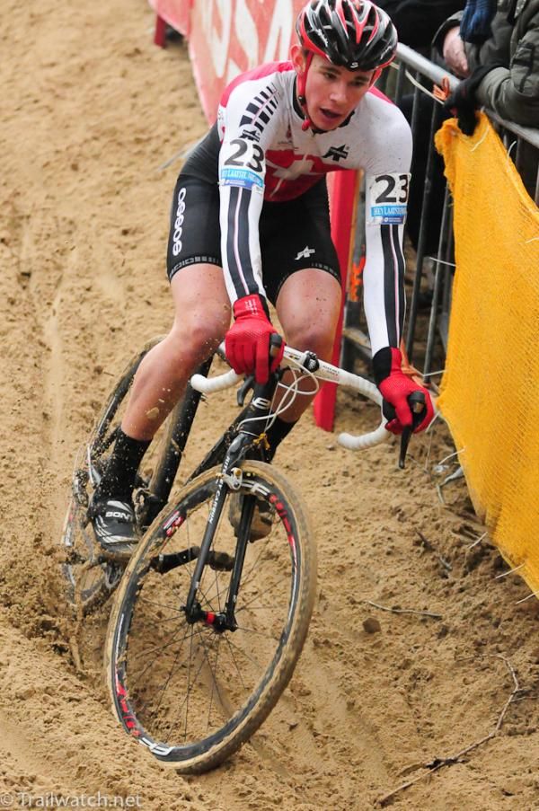 Fabian Lienhard (Switzerland) side-sliding down a descent