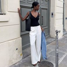 @sylviemus_ wears white linen trousers