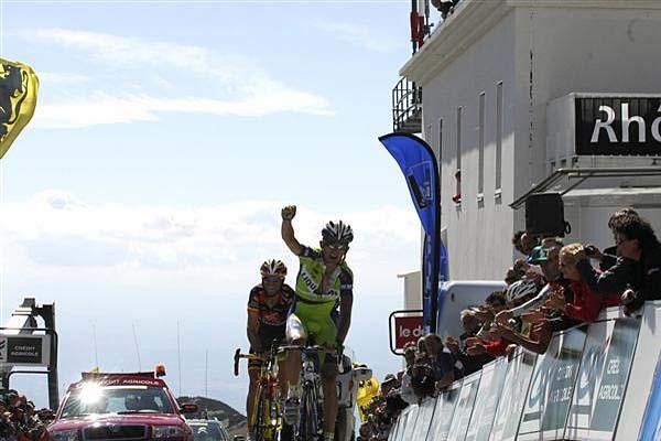 Sylvester Szmyd (Liquigas) wins atop Mount Ventoux.