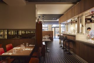 paris fashion week restaurants Le 19 Saint Roch