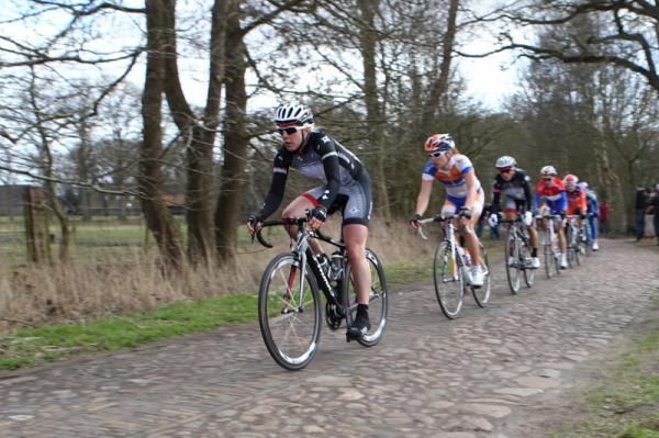 Emilia Fahlin (Specialized - lululemon) leads on the cobbles