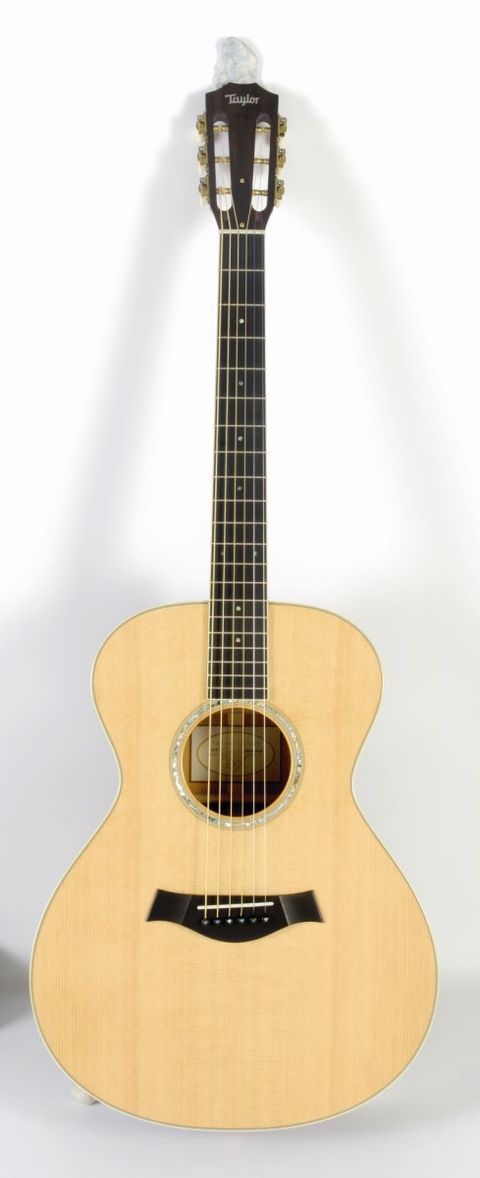 The GC5 features a slot-headstock, fitting for it's fingerstyle intentions