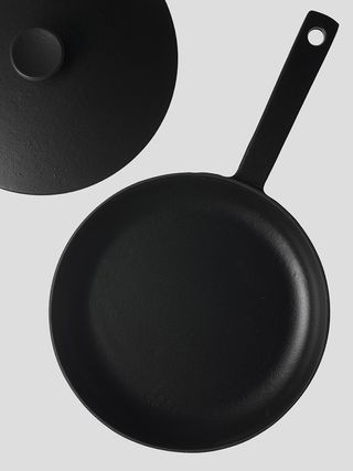 Textured black enamel surface pan