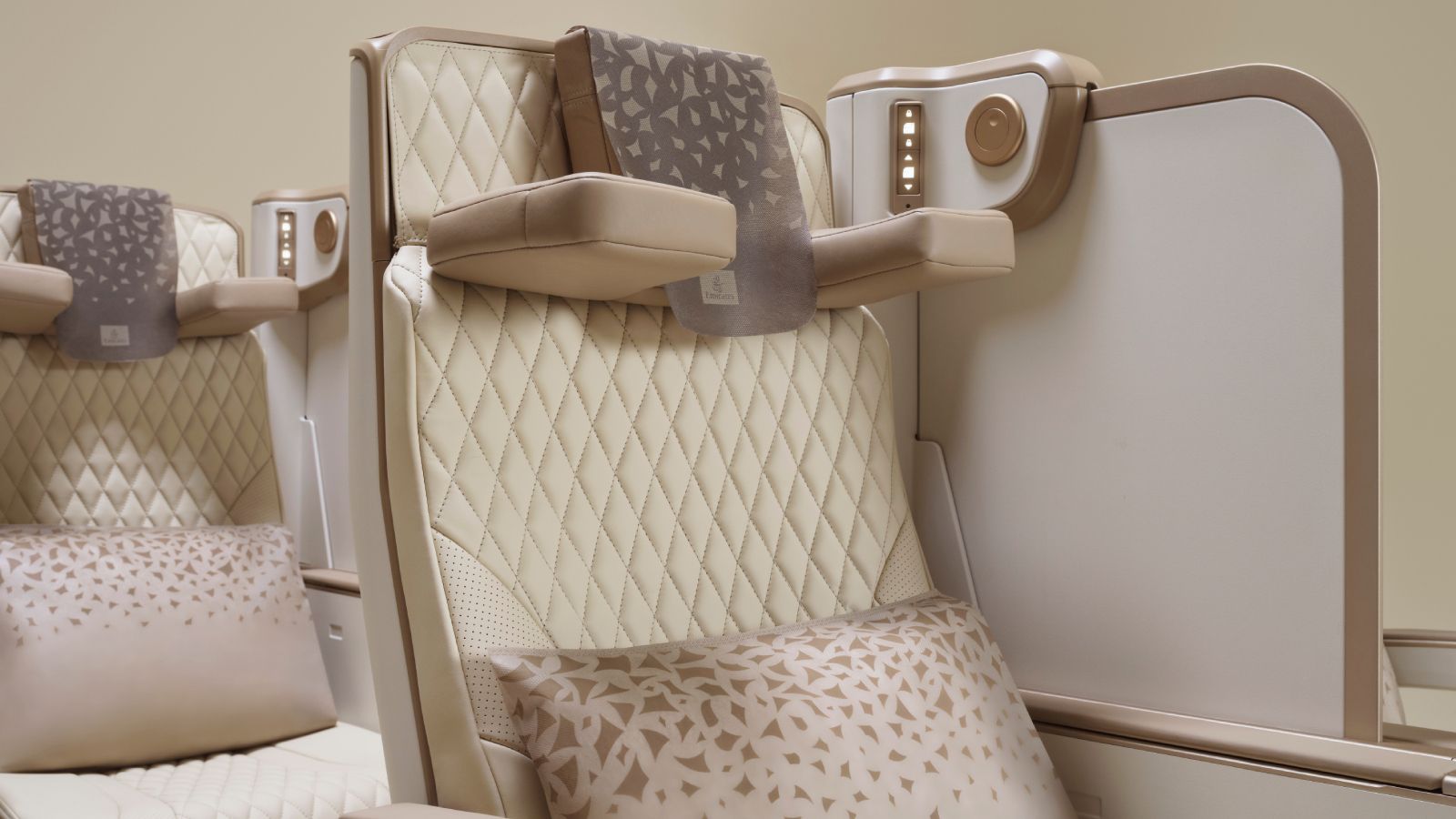 Emirates introduces the world’s first electric Premium Economy seat