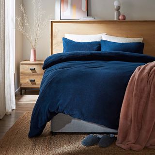 Blue teddy bedding in a bedroom