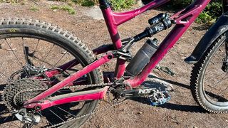 Close up on the Specialized Status 140