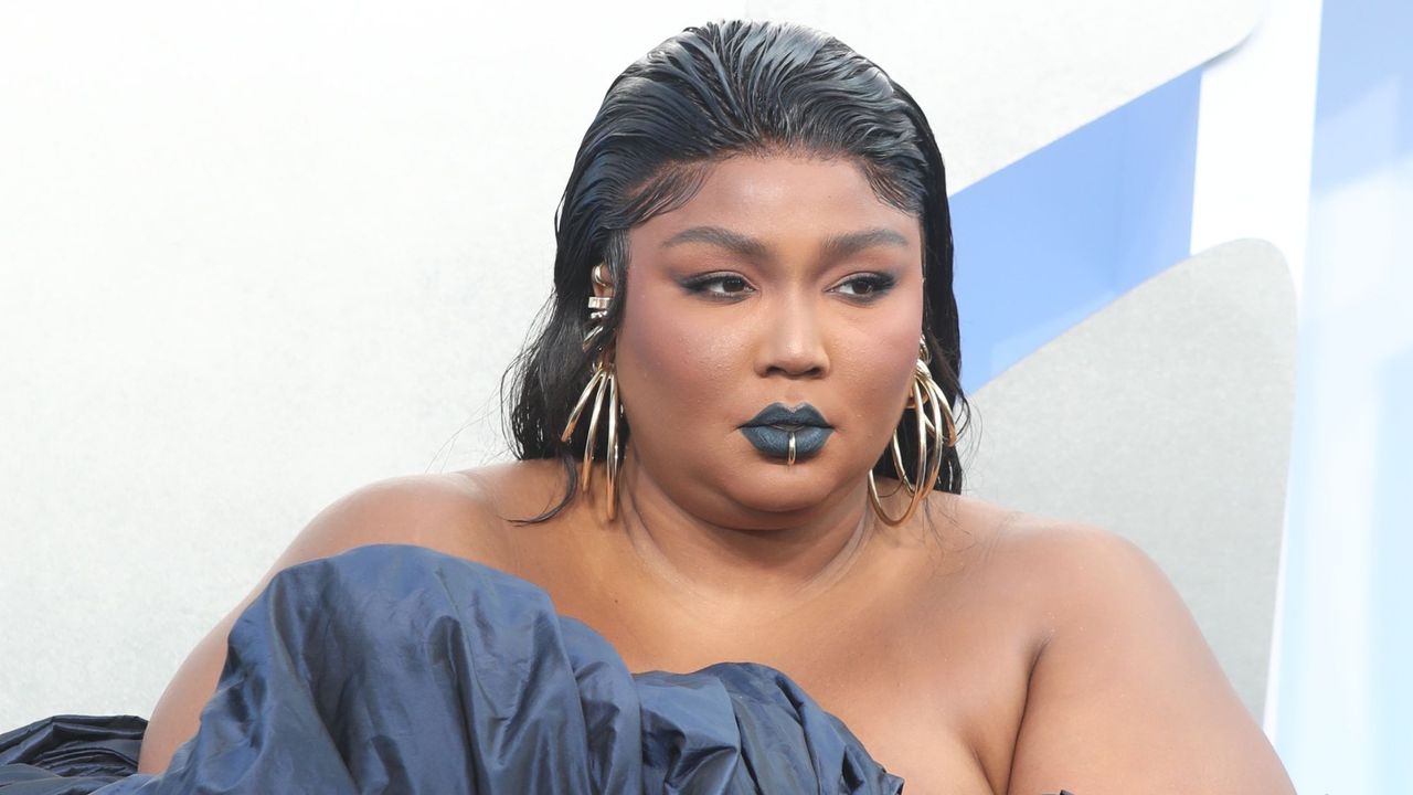 Lizzo wearing black lipstick at MTV VMA awards