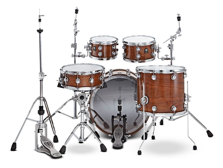Seven-ply, 5.5mm all-walnut shells are sumptuously finished in clear lacquer.
