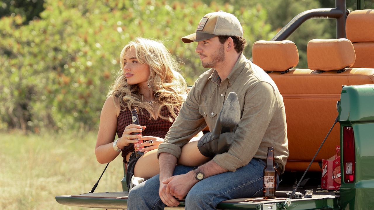 Carter and his girlfriend in the back of a truck in Dutton Ranch Season 1