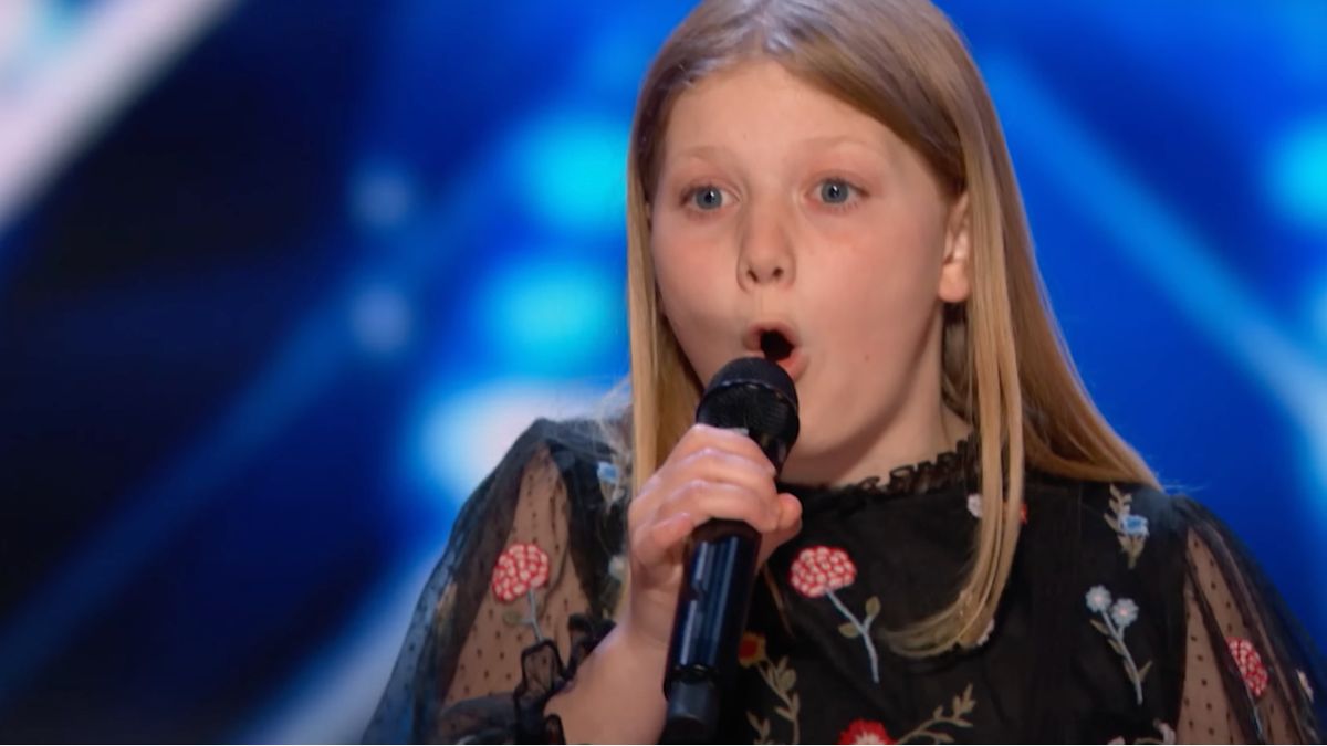 Nine year old Harper screaming on America&#039;s Got Talent