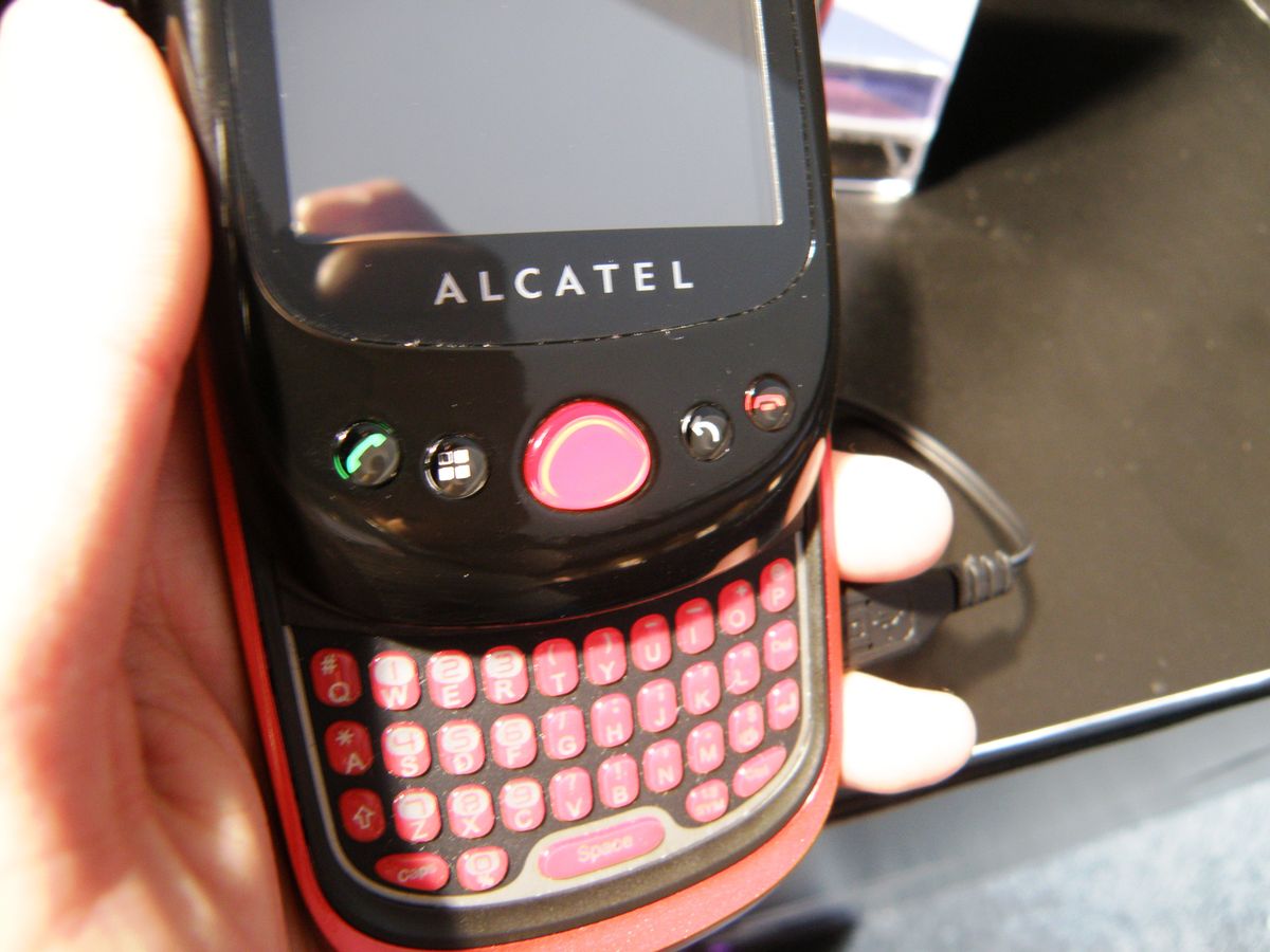 Alcatel Onetouch Pop Fit is a 'wearable' smart phone - CNET