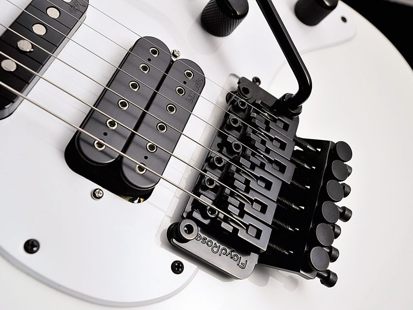 A classic DiMarzio Super Distortion is fitted in the bridge