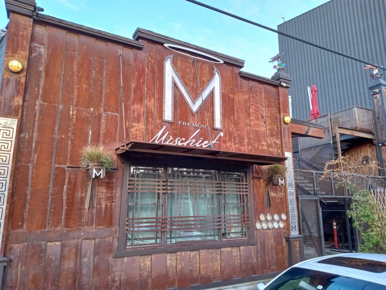Moto G Play (2023), a restaurant entrance