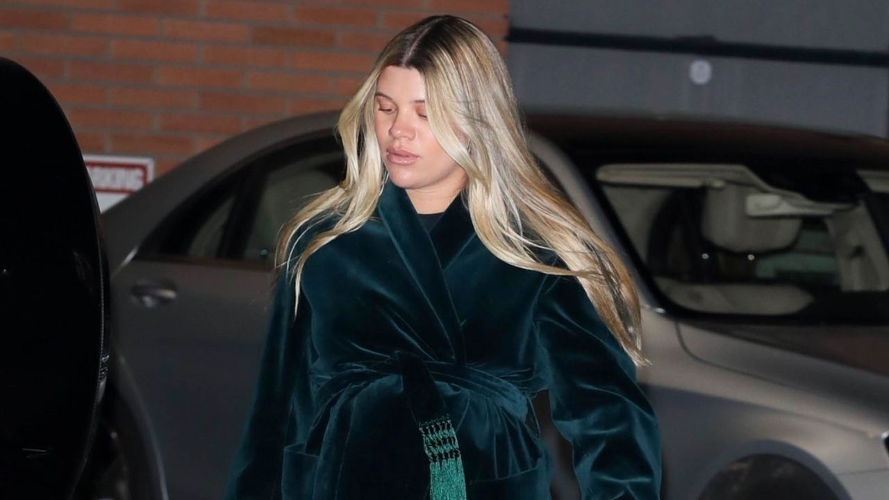 Sofia Richie Grainge wears a velvet maternity outfit from Loro Piana