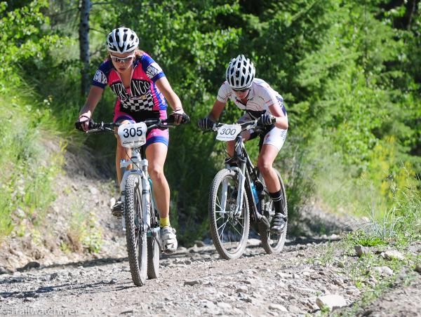 Junior women on the last climb