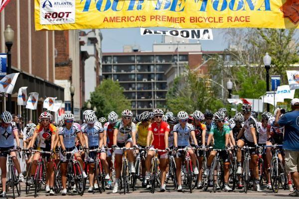 The women's field takes to the line.