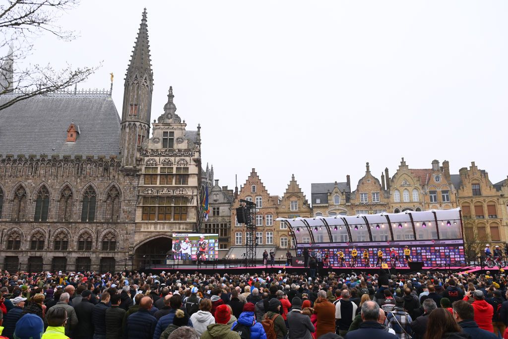 WEVELGEM BELGIUM MARCH 27 Wout Van Aert of Belgium Tiesj Benoot of Belgium Christophe Laporte of France Edoardo Affini of Italy Mike Teunissen of Netherlands Timo Roosen of Netherlands Nathan Van Hooydonck of Belgium and Team Jumbo Visma during the 84th GentWevelgem in Flanders Fields 2022 Mens Elite a 2488km one day race from Ypres to Wevelgem GWE22 WorldTour on March 27 2022 in Wevelgem Belgium Photo by Tim de WaeleGetty Images