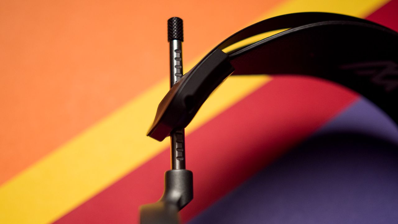Yoke design of Audeze MM-500