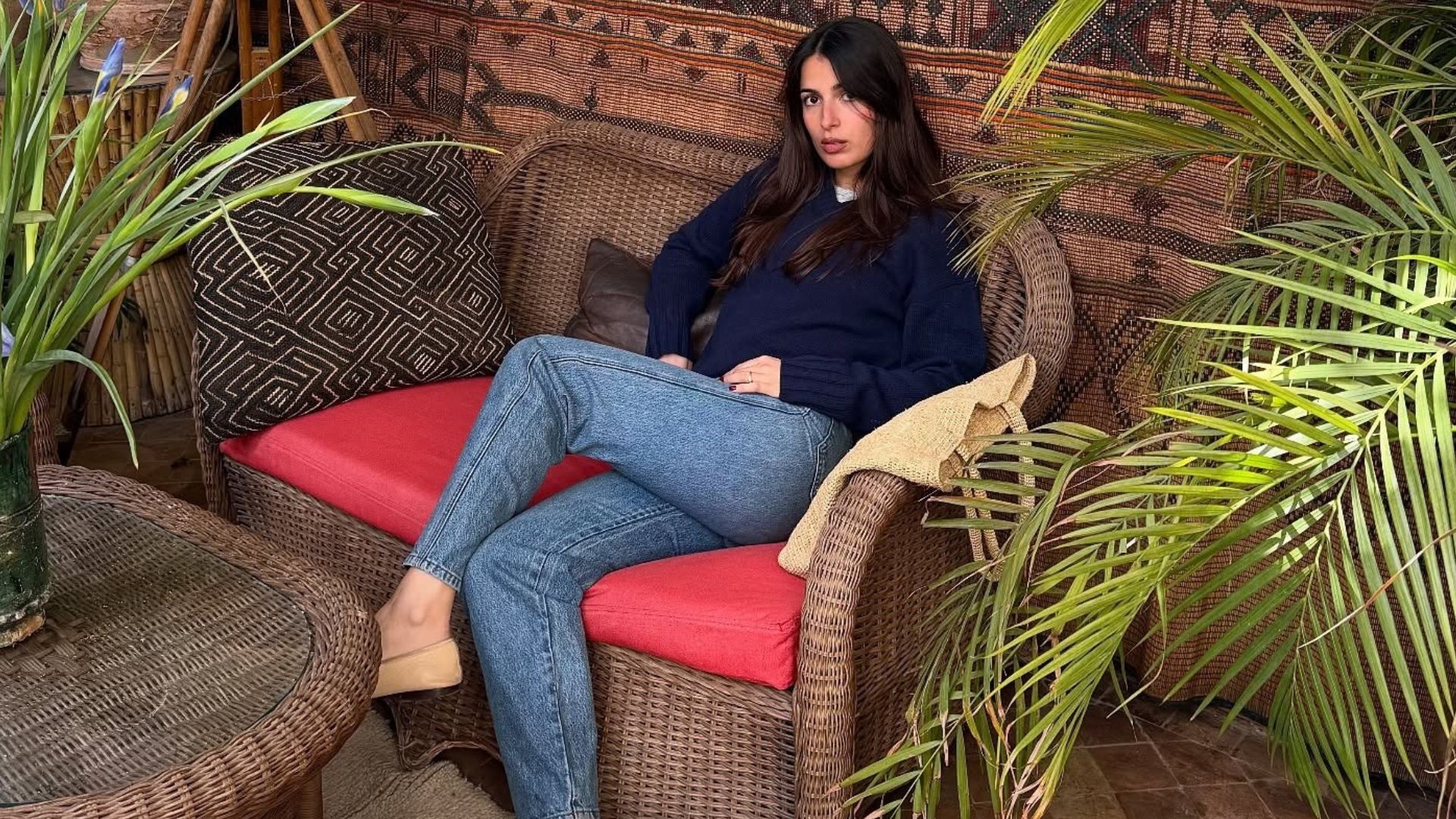 Influencer @tamaramory wears cropped jeans with ballet flats and a navy jumper.