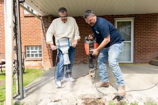 Billy Gardell in CBS's 'Secret Celebrity Renovation'