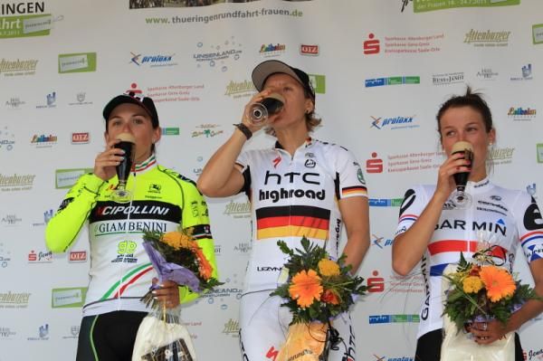 Ina Yoko Teutenberg (HTC-HighRoad) was first into the podium beer too....