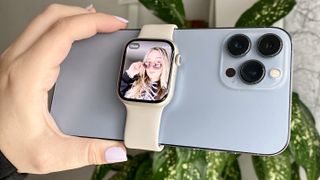 Apple Watch viewfinder for iPhone