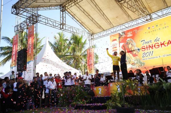 Award ceremony of yellow jersey