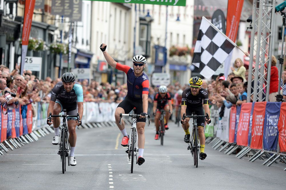 Chris Lawless wins Grand Prix of Wales 2015