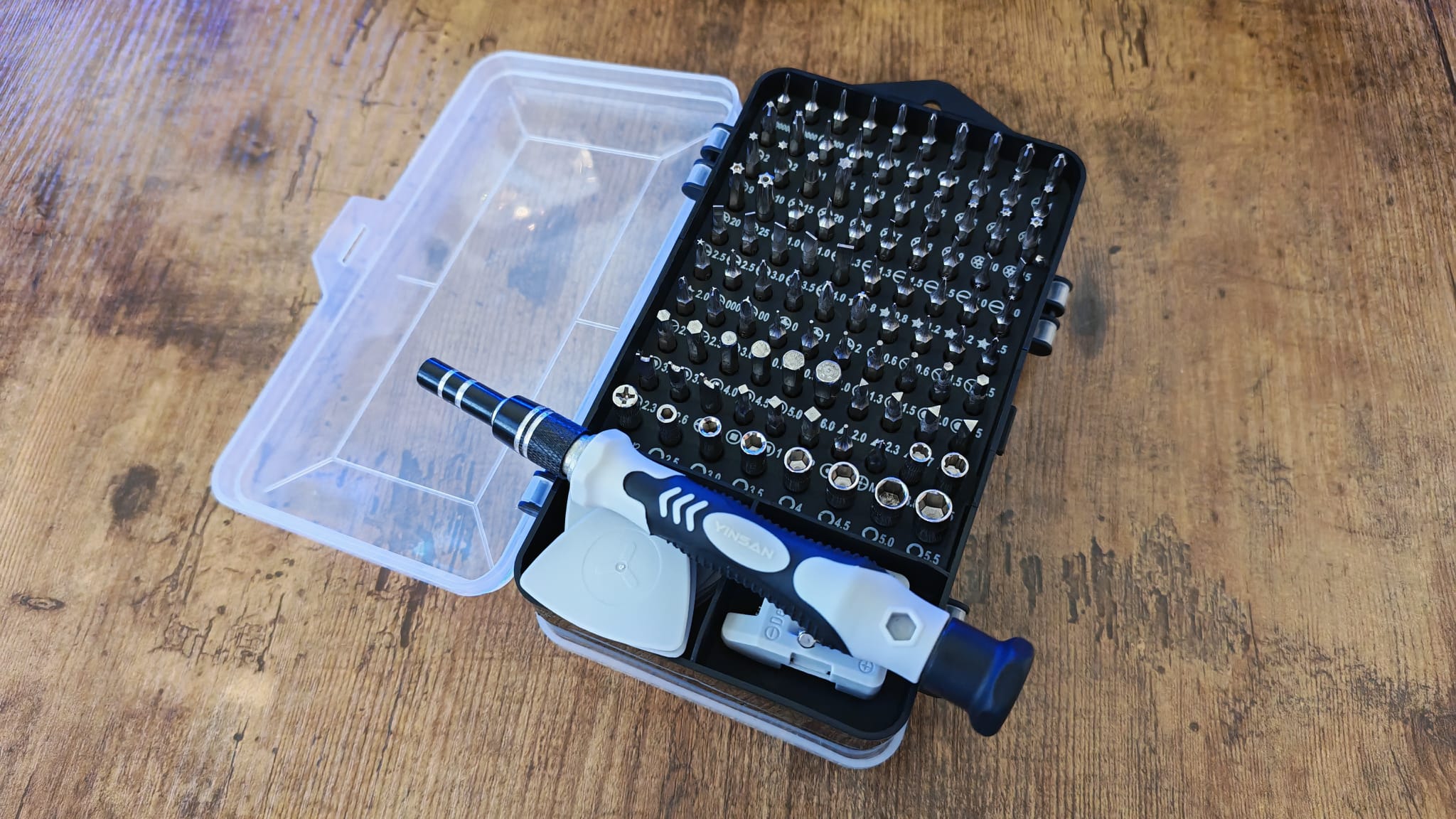 The Yinsan screwdriver set on a wooden desk